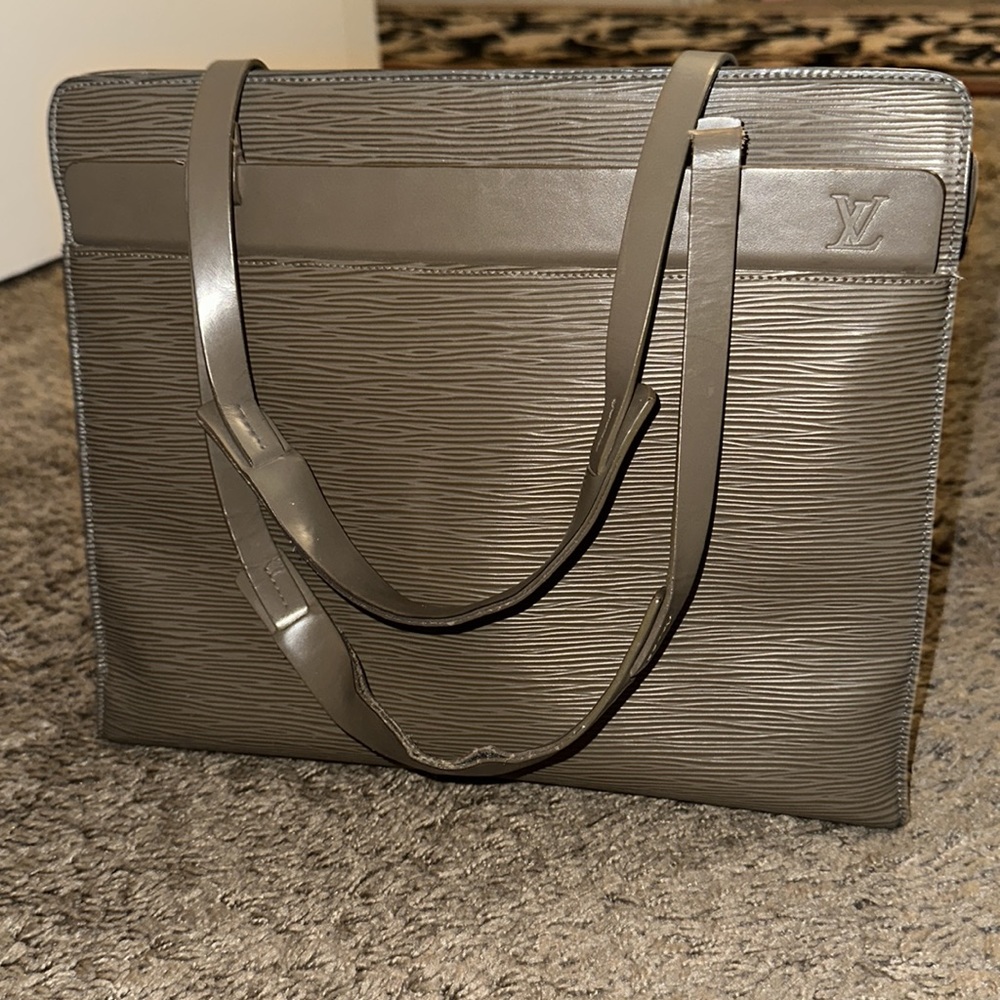 Authentic LOUIS VUITTON Vintage Khaki Epi Leather Purse